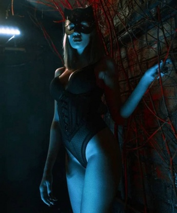 Огненная куколка приглашает в гости и обещает незабываемый секс-марафон. Позволь себе окунуться в безумный водоворот страсти и сексуальности! 14517, 21 год